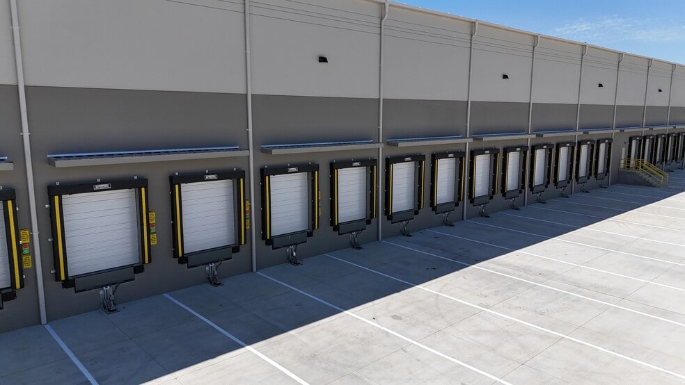221 Airport Dr, Mansfield, TX for lease - Building Photo - Image 2 of 14