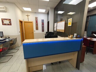 Plus de détails pour Multi-résidentiel à vendre