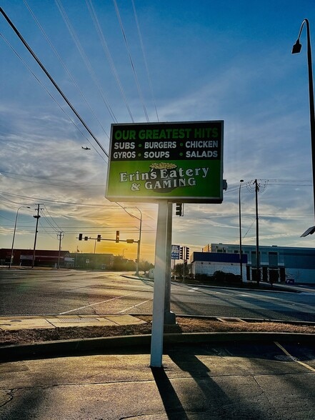 600 E Devon Ave, Elk Grove Village, IL for lease - Building Photo - Image 2 of 5