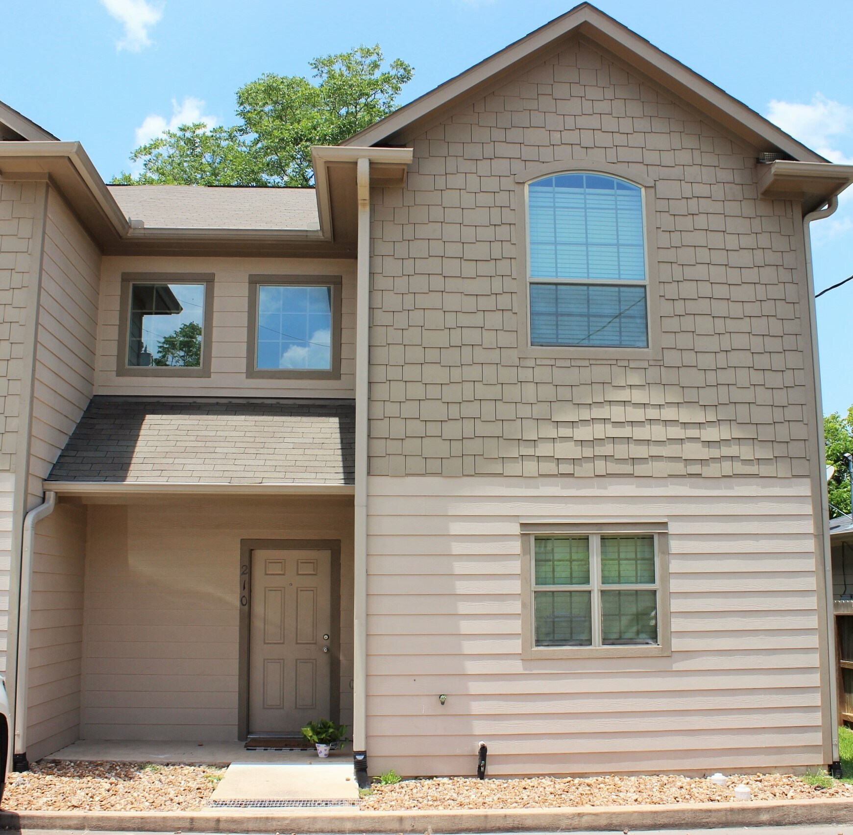 210 S Tesch St, Bellville, TX à vendre Photo du bâtiment- Image 1 de 23