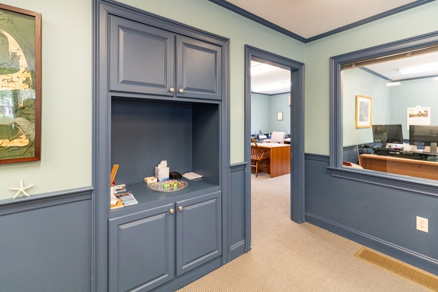697 Main St, Chatham, MA for sale - Interior Photo - Image 2 of 47