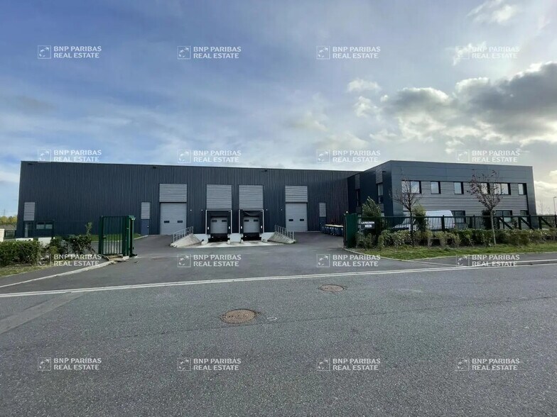 Flex in Lieusaint for lease - Building Photo - Image 1 of 9