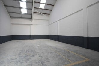 103 Cheney Manor, Swindon à louer Photo intérieure- Image 1 de 2