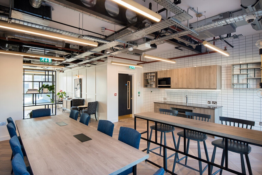 10-12 Alie St, London for lease - Building Photo - Image 2 of 26