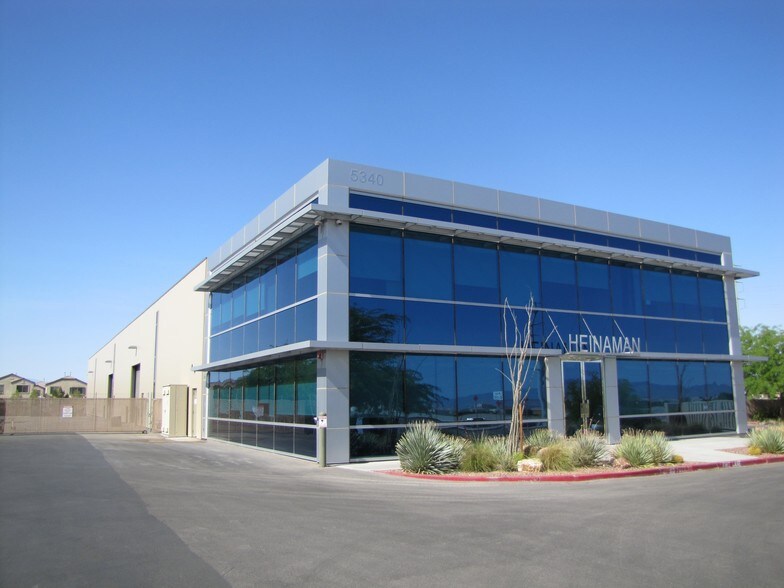 5340 W Robindale Rd, Las Vegas, NV à vendre - Photo du bâtiment - Image 2 de 8
