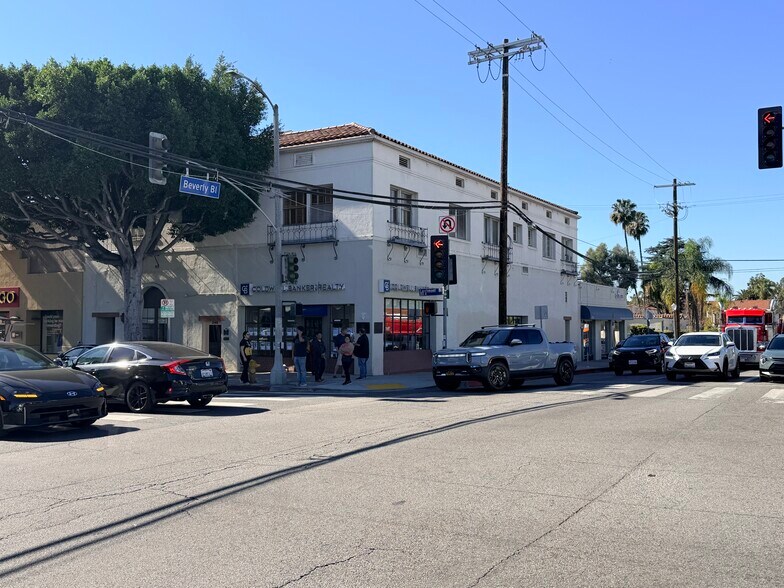 251 N Larchmont Blvd, Los Angeles, CA à louer - Photo du bâtiment - Image 1 de 14