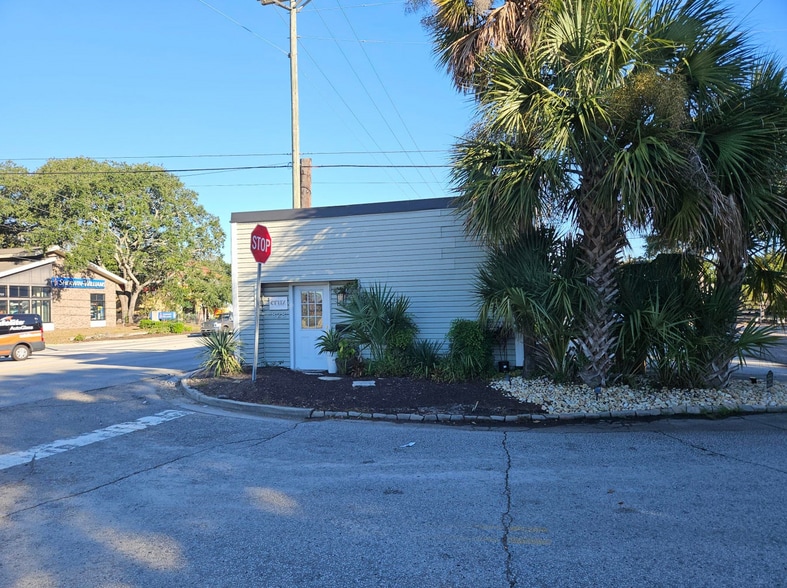 828 Folly Rd, Charleston, SC à vendre - Photo du bâtiment - Image 3 de 4