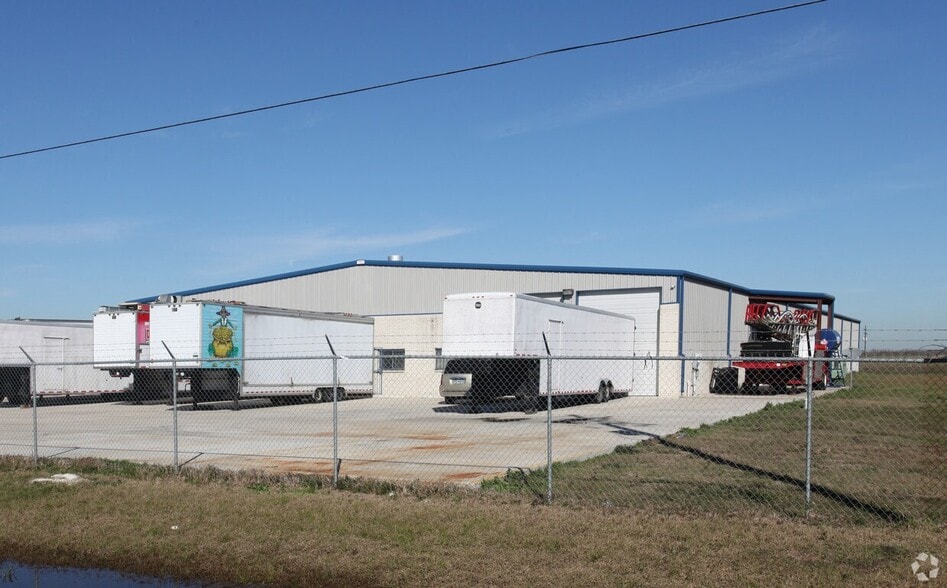 7590 FM 1960 Rd, Dayton, TX for sale - Building Photo - Image 2 of 4