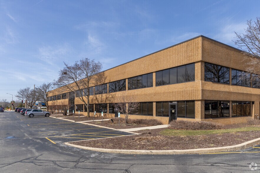 2607 N Grandview Blvd, Waukesha, WI à louer - Photo du bâtiment - Image 2 de 6