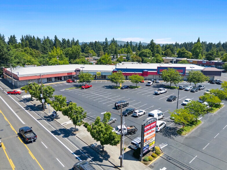 12203-12434 NE Gilsan St, Portland, OR à louer - Photo du bâtiment - Image 2 de 9