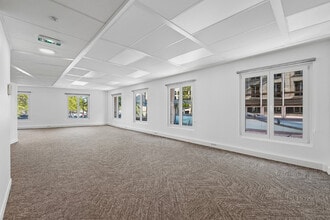 82 Avenue Marceau, Paris for lease Interior Photo- Image 2 of 13