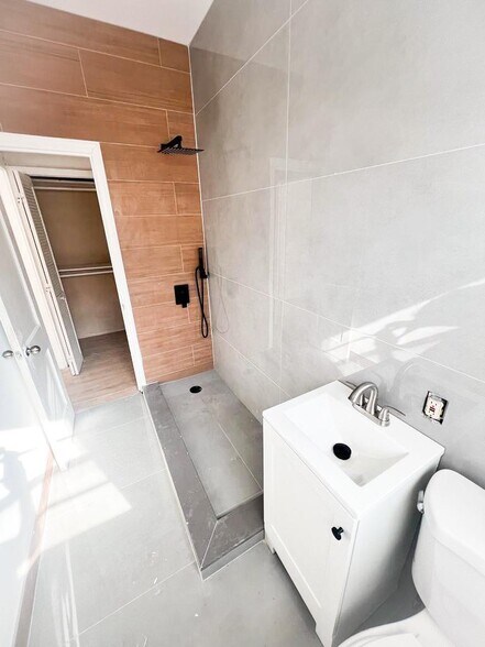 711 NW 1st St, Miami, FL à vendre - Photo du bâtiment - Image 3 de 20