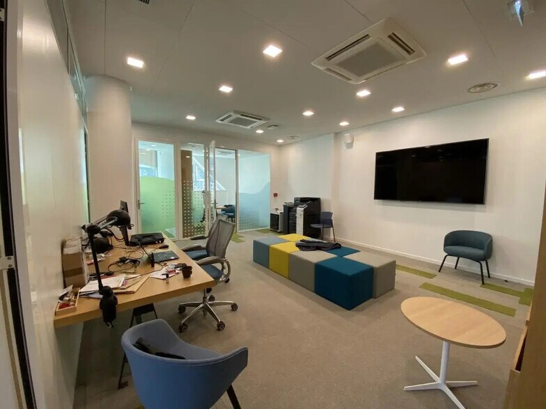 Office in Rennes for lease - Interior Photo - Image 3 of 5