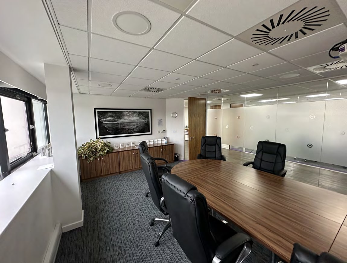 Breckland, Milton Keynes for lease Interior Photo- Image 1 of 2