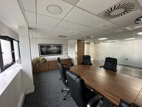 Breckland, Milton Keynes for lease Interior Photo- Image 1 of 2