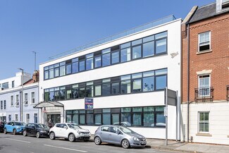 Plus de détails pour 13-14 Ambrose St, Cheltenham - Bureau à louer