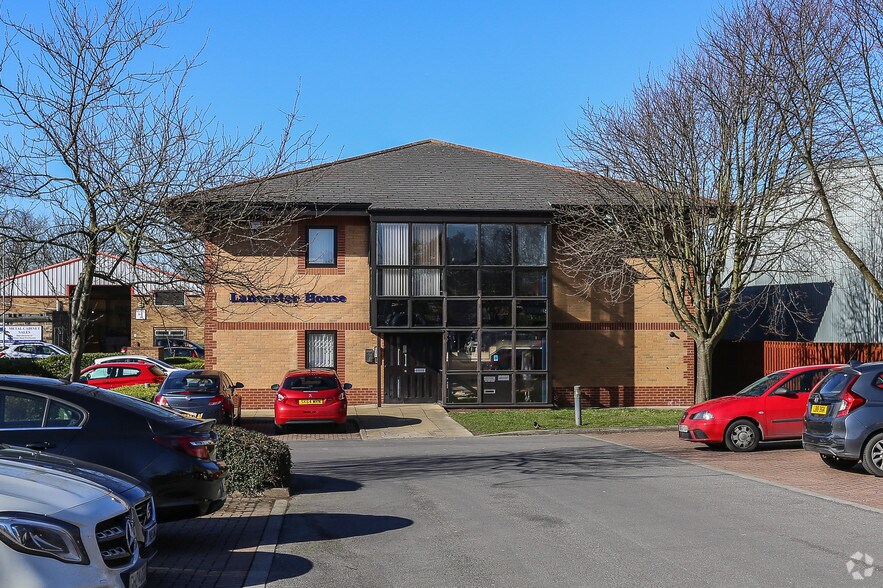 16 Moorfield Clos, Yeadon à louer - Photo du bâtiment - Image 3 de 3