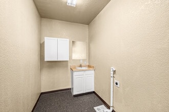 346 S Orchard Springs Dr, Pueblo, CO à louer Photo intérieure- Image 2 de 5