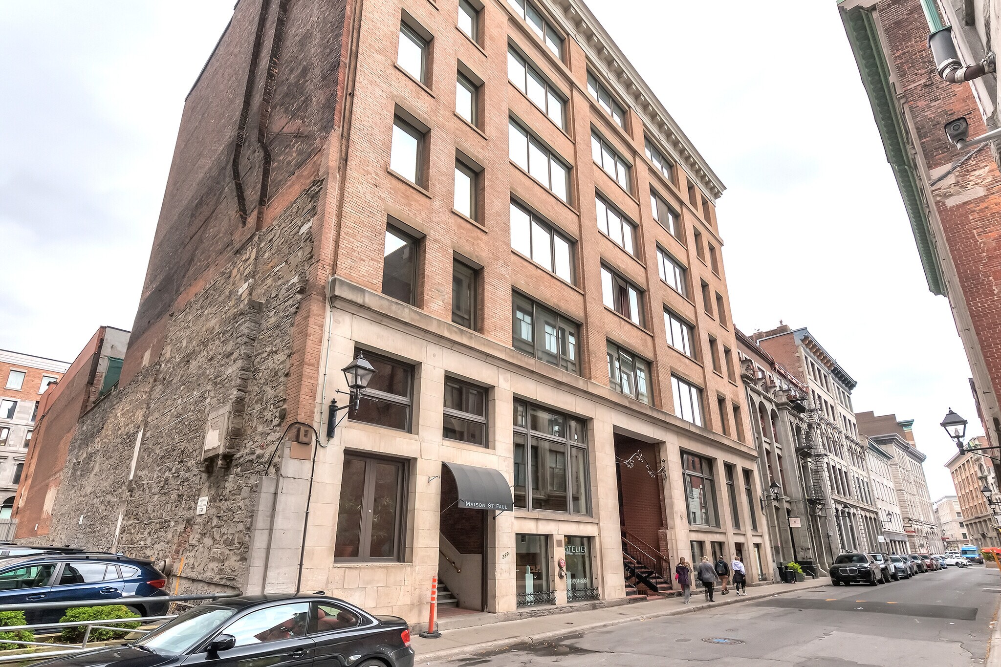 387 Rue Saint-Paul O, Montréal, QC à vendre Photo principale- Image 1 de 4