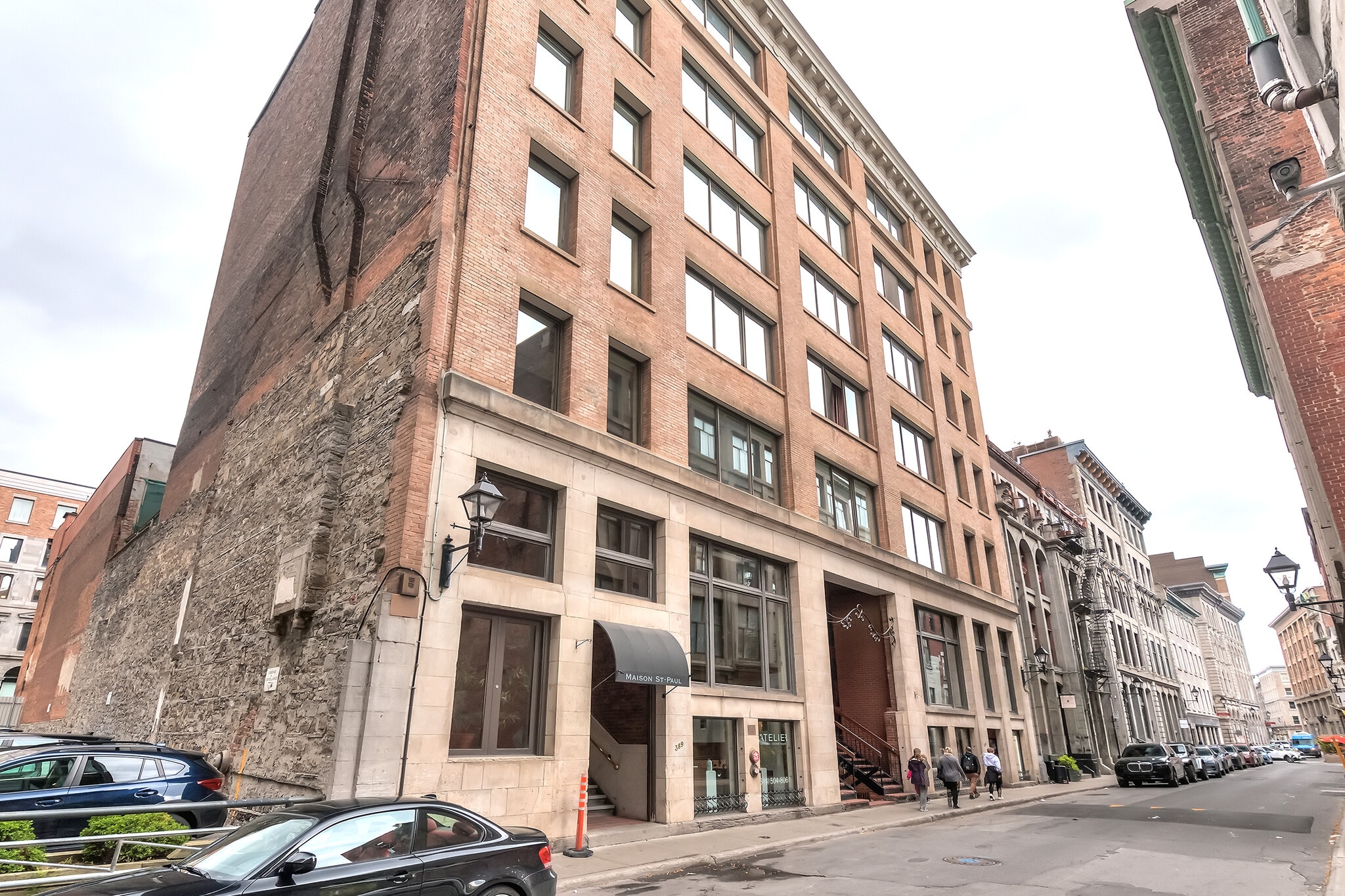 387 Rue Saint-Paul O, Montréal, QC for sale Primary Photo- Image 1 of 4
