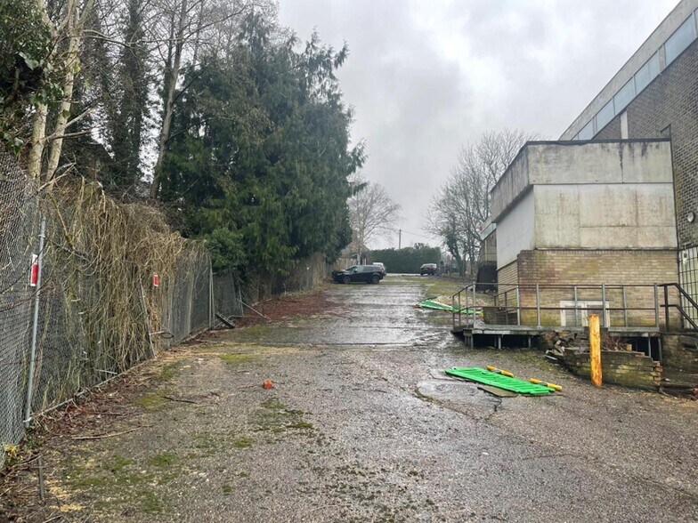 52 Evingar Rd, Whitchurch à vendre - Photo du bâtiment - Image 2 de 5