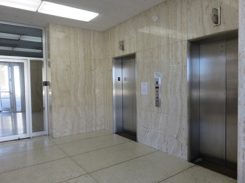 226-230 N Beach St, Daytona Beach, FL for lease - Interior Photo - Image 2 of 13