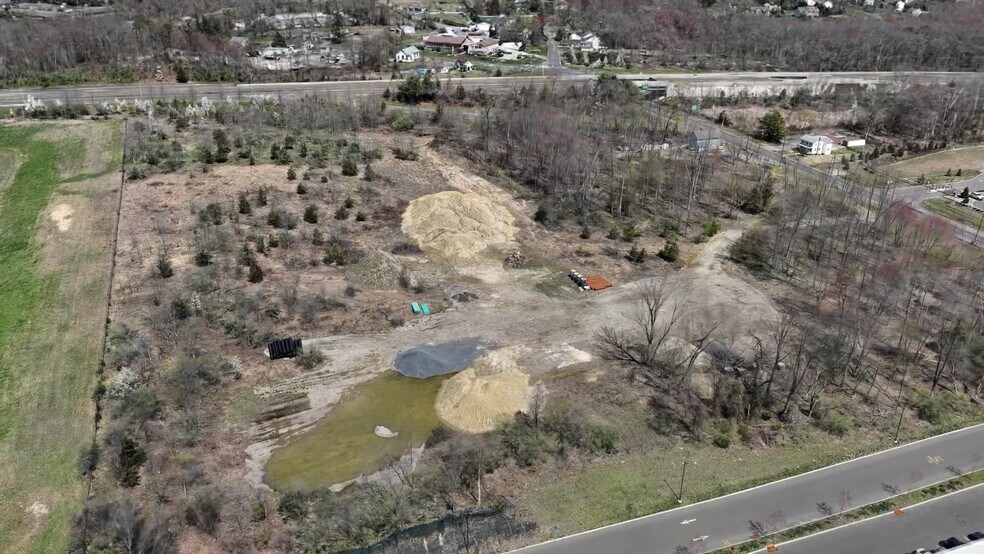 470 Fairfield Rd, Freehold, NJ à vendre - Vidéo aérienne - Image 2 de 20