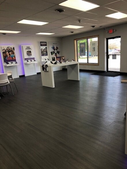 3720 S Calhoun St, Fort Wayne, IN for lease - Building Photo - Image 2 of 4