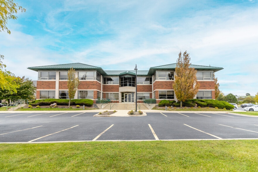 2500 Lehigh Ave, Glenview, IL à louer - Photo du bâtiment - Image 1 de 21