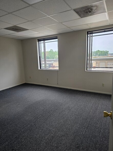 35585 Curtis Blvd, Eastlake, OH for lease - Building Photo - Image 2 of 9
