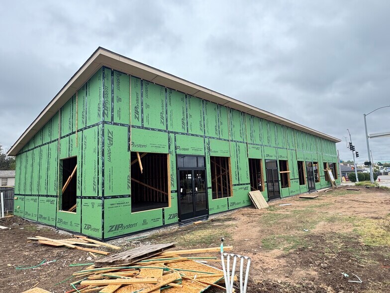 202 N Flood Ave, Norman, OK à louer - Photo du bâtiment - Image 3 de 8