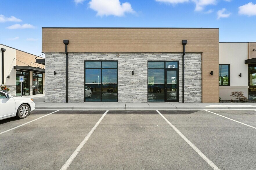 6018 W Clearwater Ave, Kennewick, WA à louer - Photo du bâtiment - Image 3 de 25