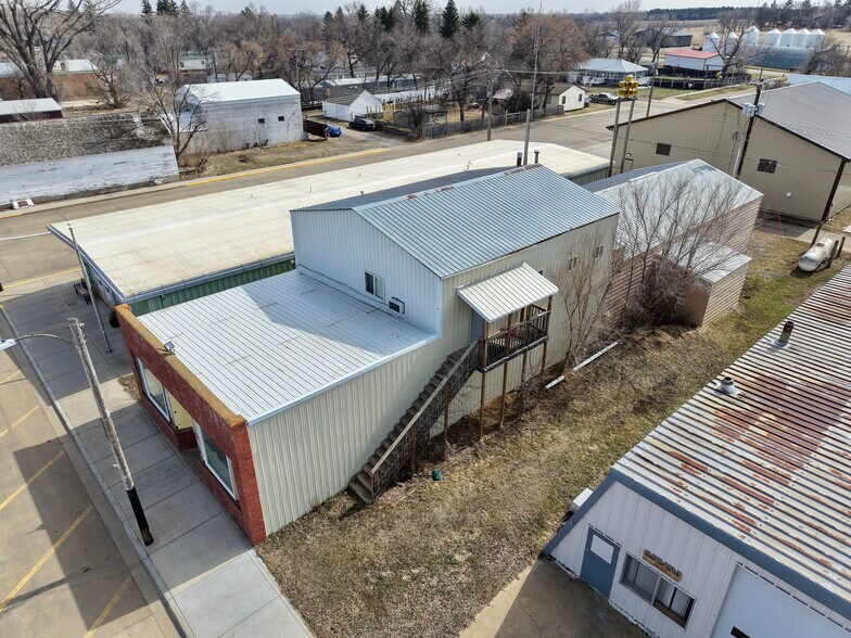 28 E Main St, Halliday, ND à vendre - Photo du bâtiment - Image 3 de 17