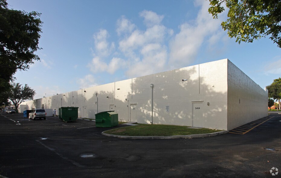 5424-5464 N University Dr, Lauderhill, FL à louer - Photo du bâtiment - Image 2 de 4