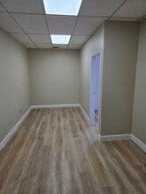 1120 Old Country Rd, Plainview, NY à louer Photo intérieure- Image 1 de 5