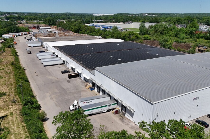 820-830 Flora Ave, Akron, OH for lease - Building Photo - Image 2 of 11