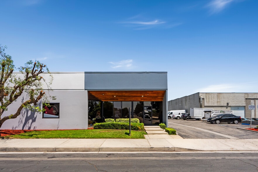 9420 Lurline Ave, Chatsworth, CA for lease - Building Photo - Image 1 of 11