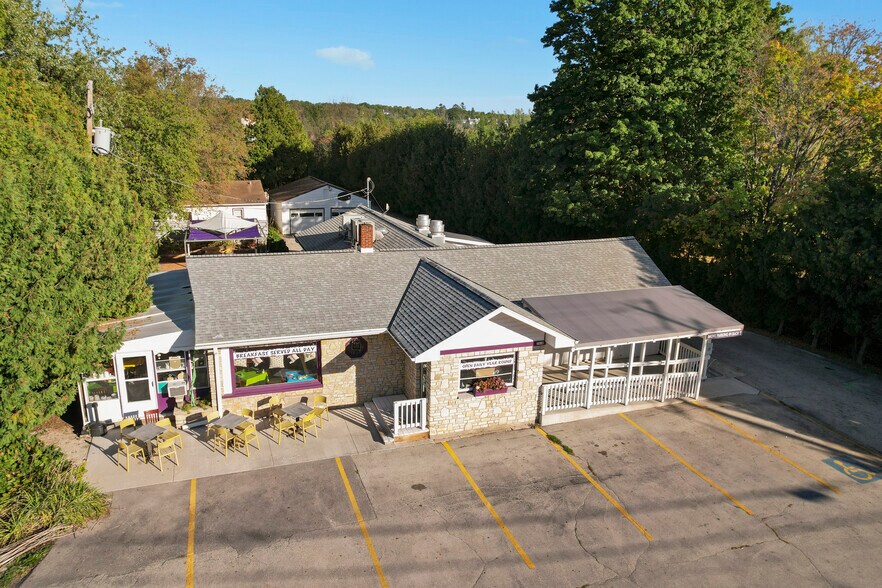 7918 State Highway 42, Egg Harbor, WI à vendre - Photo du bâtiment - Image 2 de 63