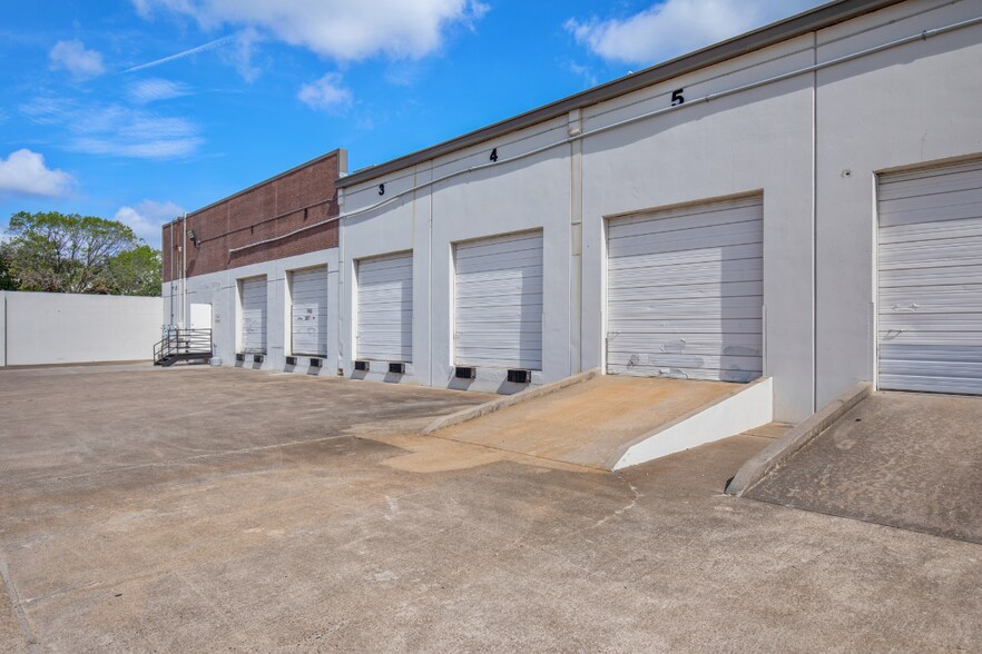 6100 West By Northwest Blvd, Houston, TX à louer - Photo du bâtiment - Image 2 de 6