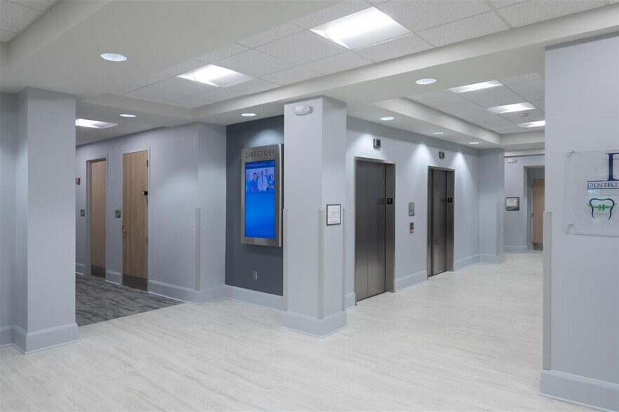 8401 Medical Plaza Dr, Charlotte, NC à louer - Photo intérieure - Image 3 de 19