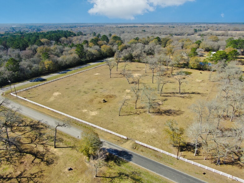 26071 Forest Hills Ln, Waller, TX for sale - Building Photo - Image 3 of 19