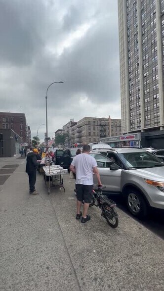 1365 Saint Nicholas Ave, New York, NY à louer - Vidéo sur l’inscription commerciale - Image 2 de 5