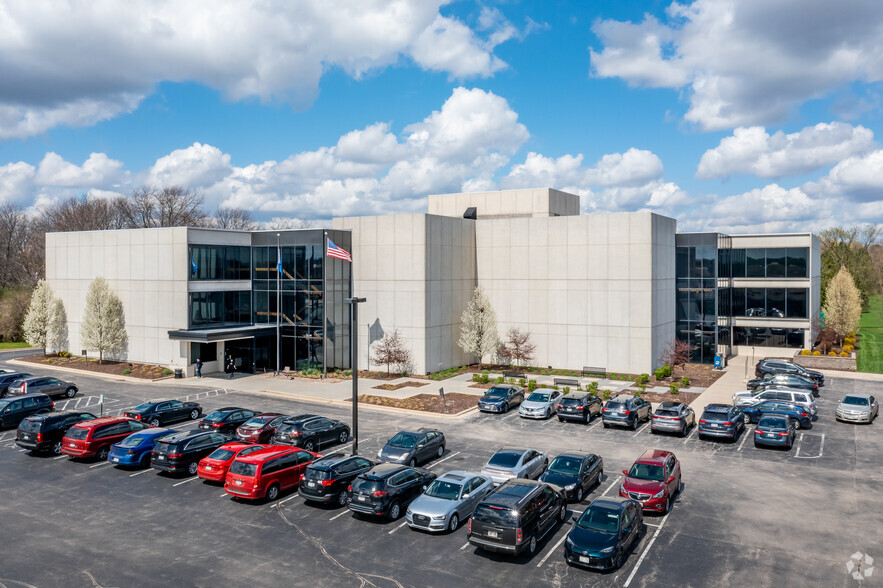 3333 N Mayfair Rd, Wauwatosa, WI à louer - Photo du bâtiment - Image 1 de 12