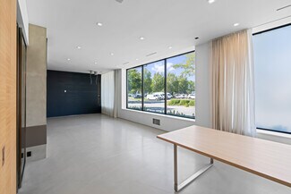 Plus de détails pour 641 County Road 39A, Southampton, NY - Commerce de détail à louer