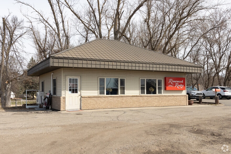 617 E Highway 12, Litchfield, MN for sale - Building Photo - Image 2 of 2