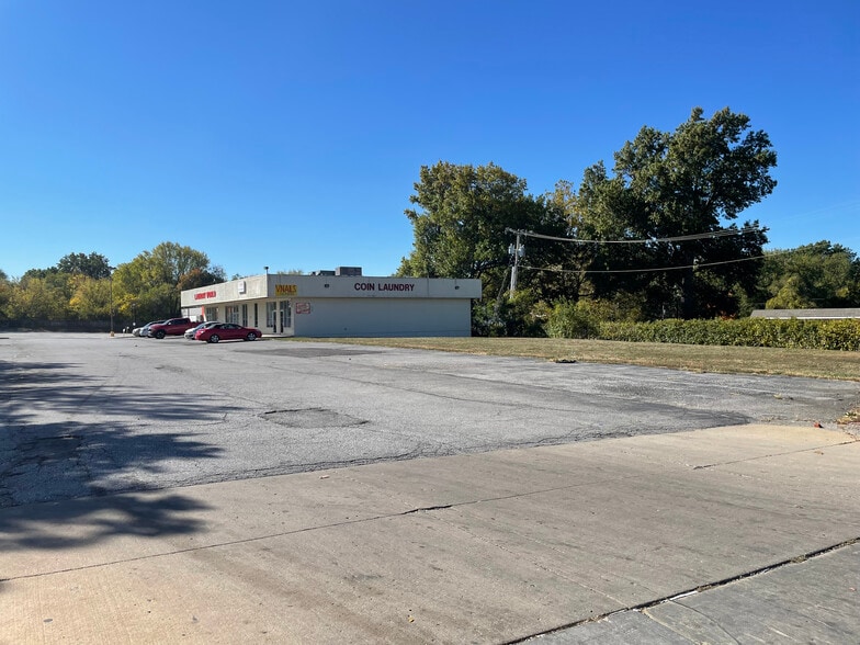 6825-6829 E Bannister Rd, Kansas City, MO for sale - Building Photo - Image 2 of 4