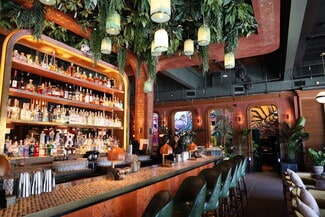 Plus de détails pour 5556 NE 4th Ct, Miami, FL - Commerce de détail à louer