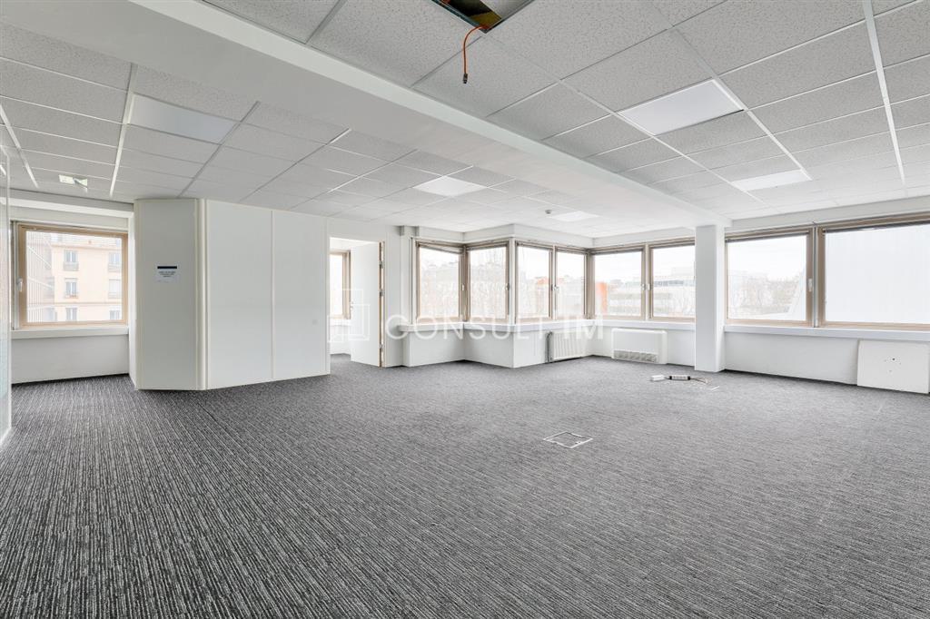Office in Malakoff for sale Interior Photo- Image 1 of 9