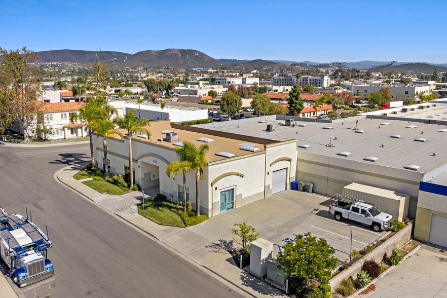 227 Pawnee St, San Marcos, CA à louer - Photo du bâtiment - Image 3 de 9