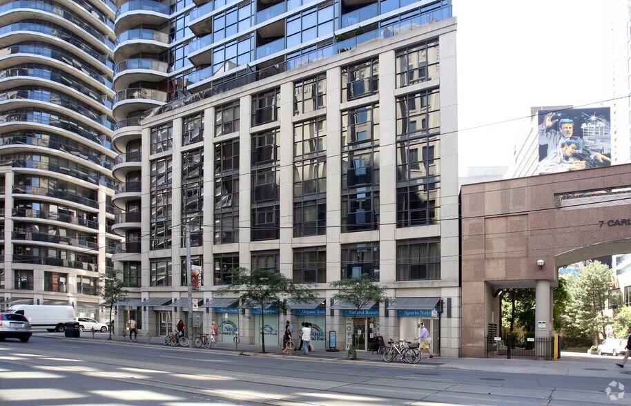 21 Carlton St, Toronto, ON à louer - Photo du bâtiment - Image 3 de 3